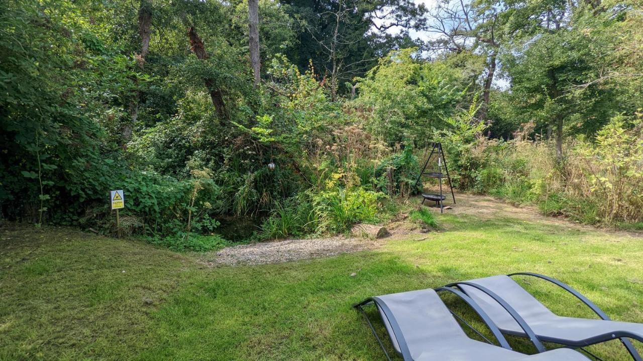 Вилла Emlyn'S Coppice - Luxury Woodland Glamping Холиуэлл Экстерьер фото