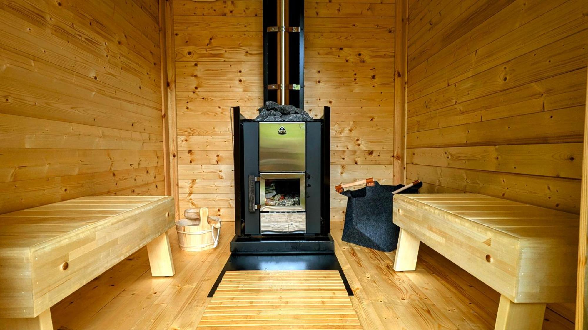 Вилла Emlyn'S Coppice - Luxury Woodland Glamping Холиуэлл Экстерьер фото